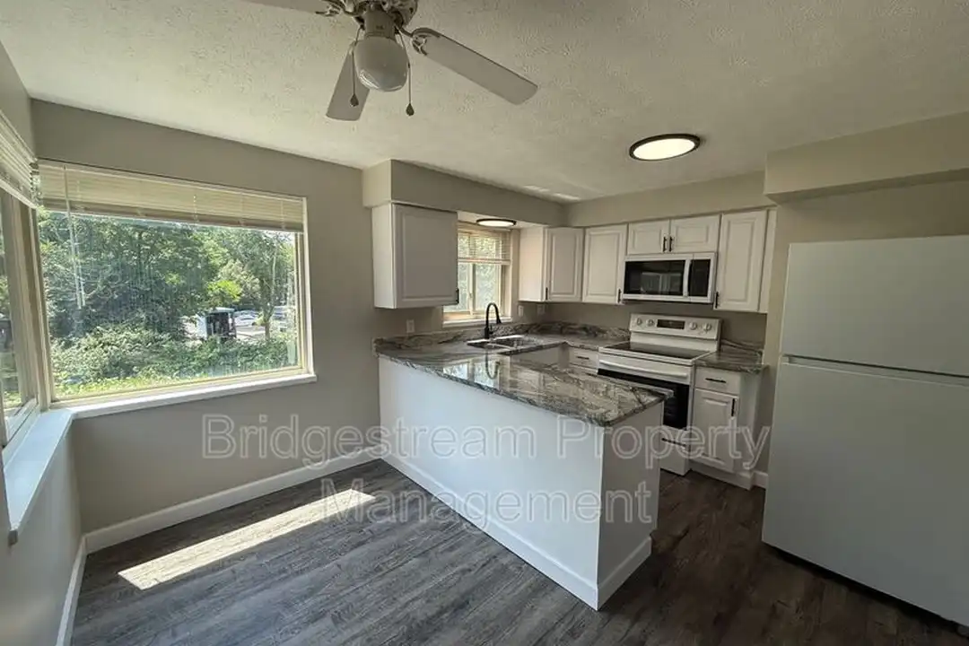 1233 Lytle Ln unit 2 – photo 1