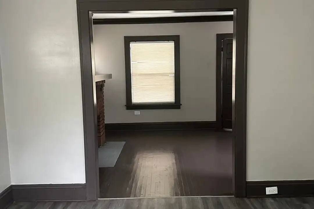 906 E 130th St - View 4