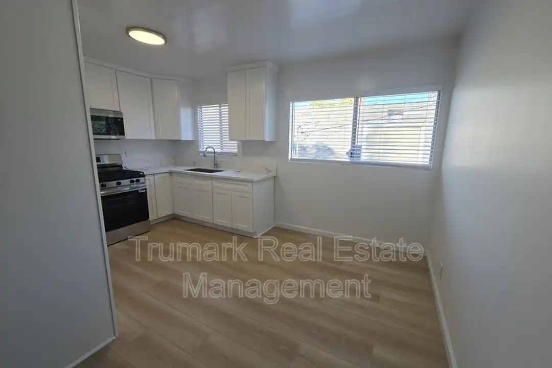 328 W Loraine St unit 9 - View 2