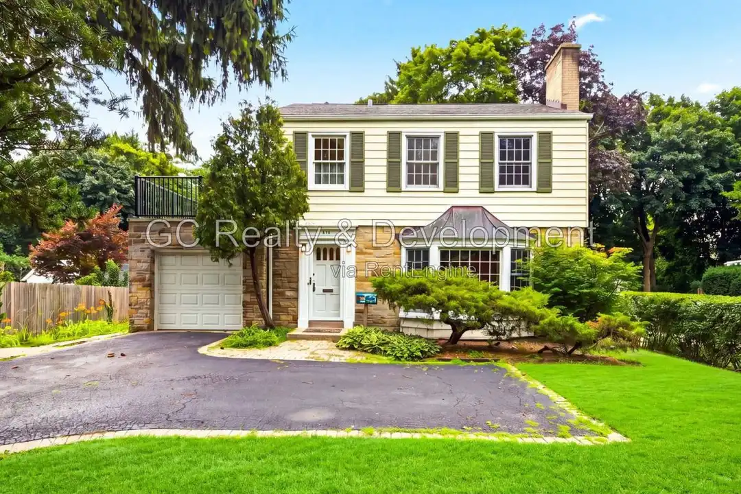 313 Ridge Rd – photo 1 of 10