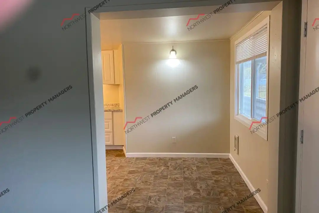 Apartment in Mossyrock - View 3