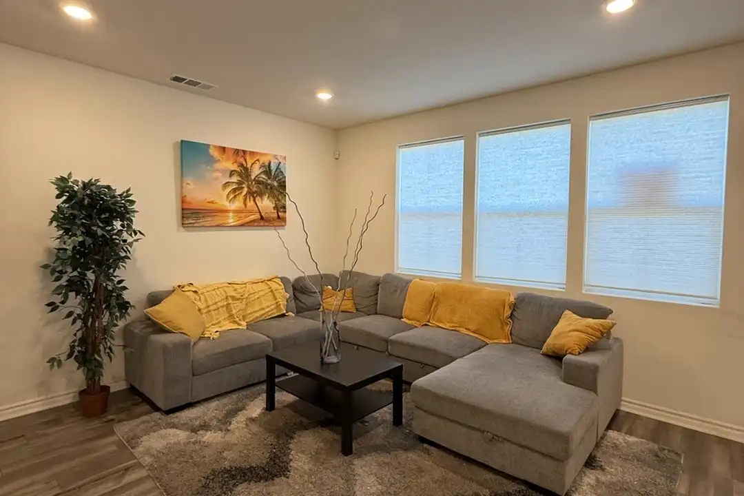 17870 Upton - View 3
