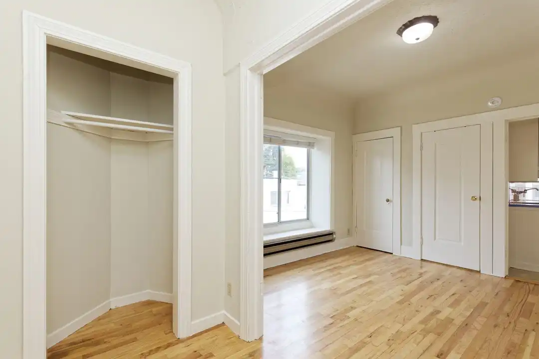 189 Vernon Terrace unit 22 - View 4