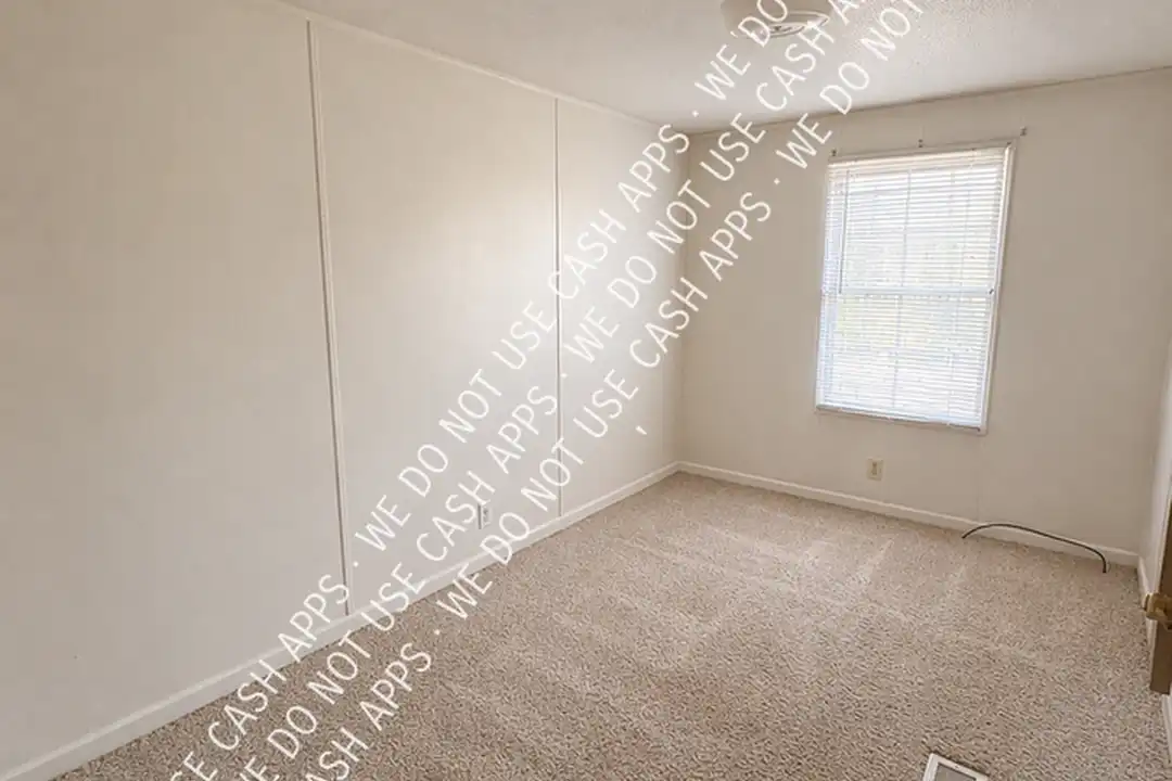 2307 N John Redditt Dr - View 4