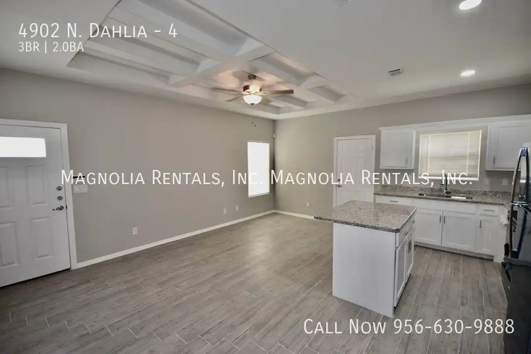 4902 N Dahlia St unit 4 - View 4