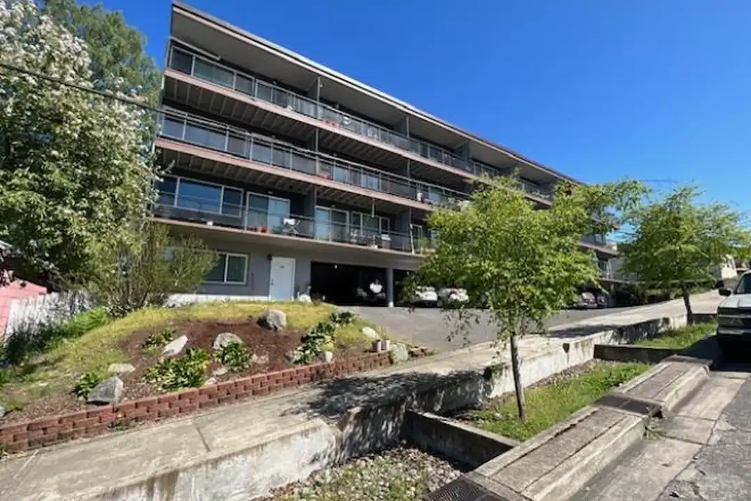 1104 Pacific Ave - View 2