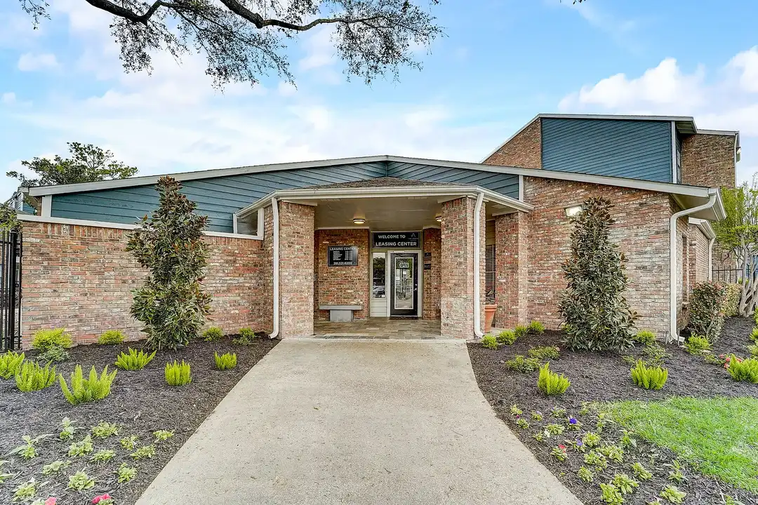 2475 Gray Falls Dr