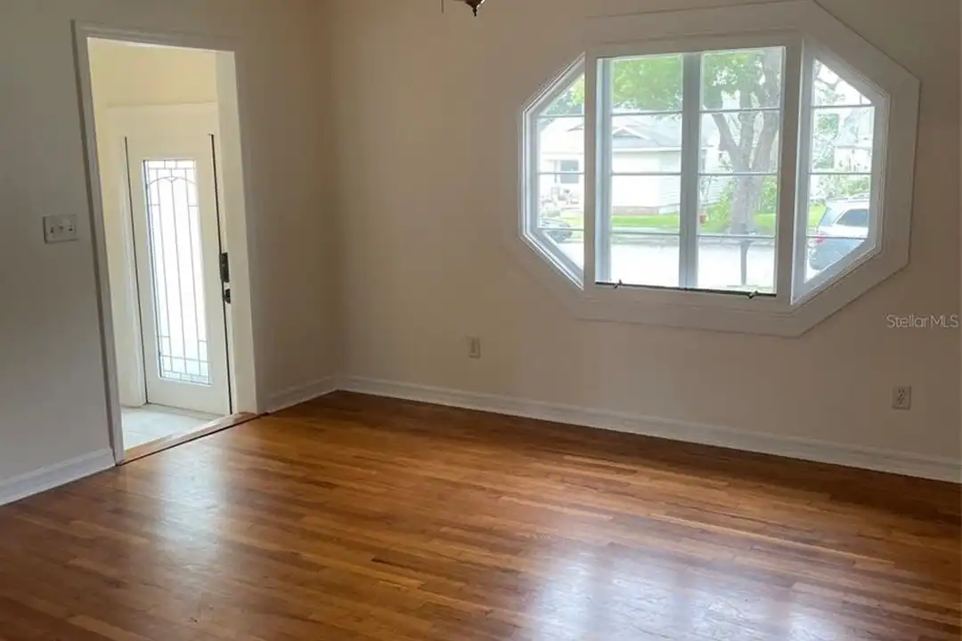 1914 W Aileen St – pohled 4