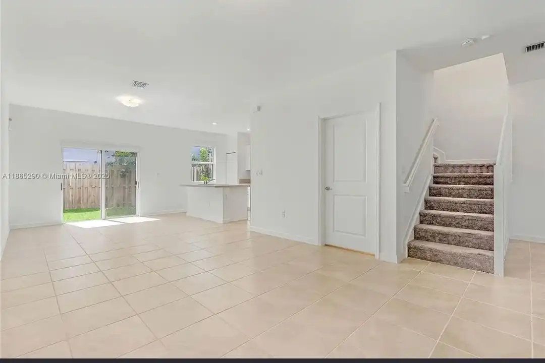2605 SE 11th Ct unit LABS 2605 SE 11th Ct - 56278129176 - View 2