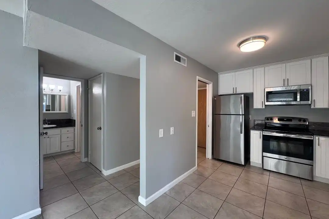2707 O St unit 04 - View 2