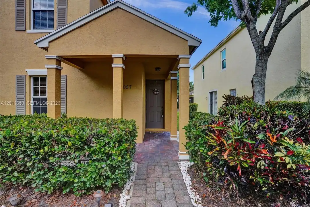 2057 SE Avon Park Dr - View 2