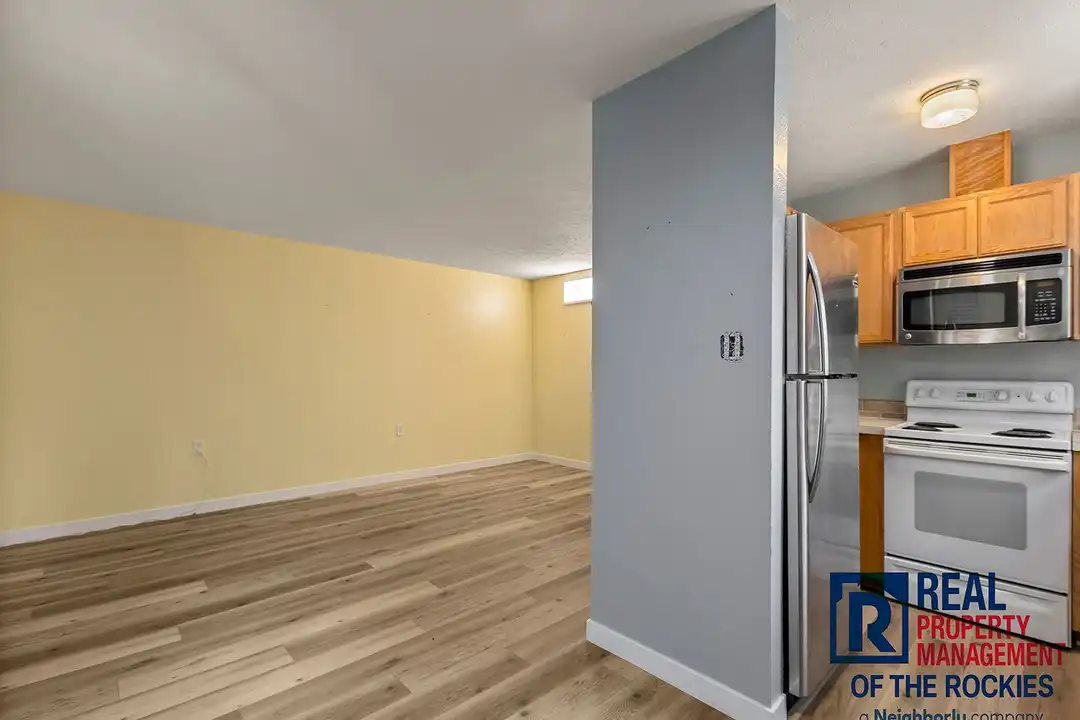 301 Peterson St unit 204 - More