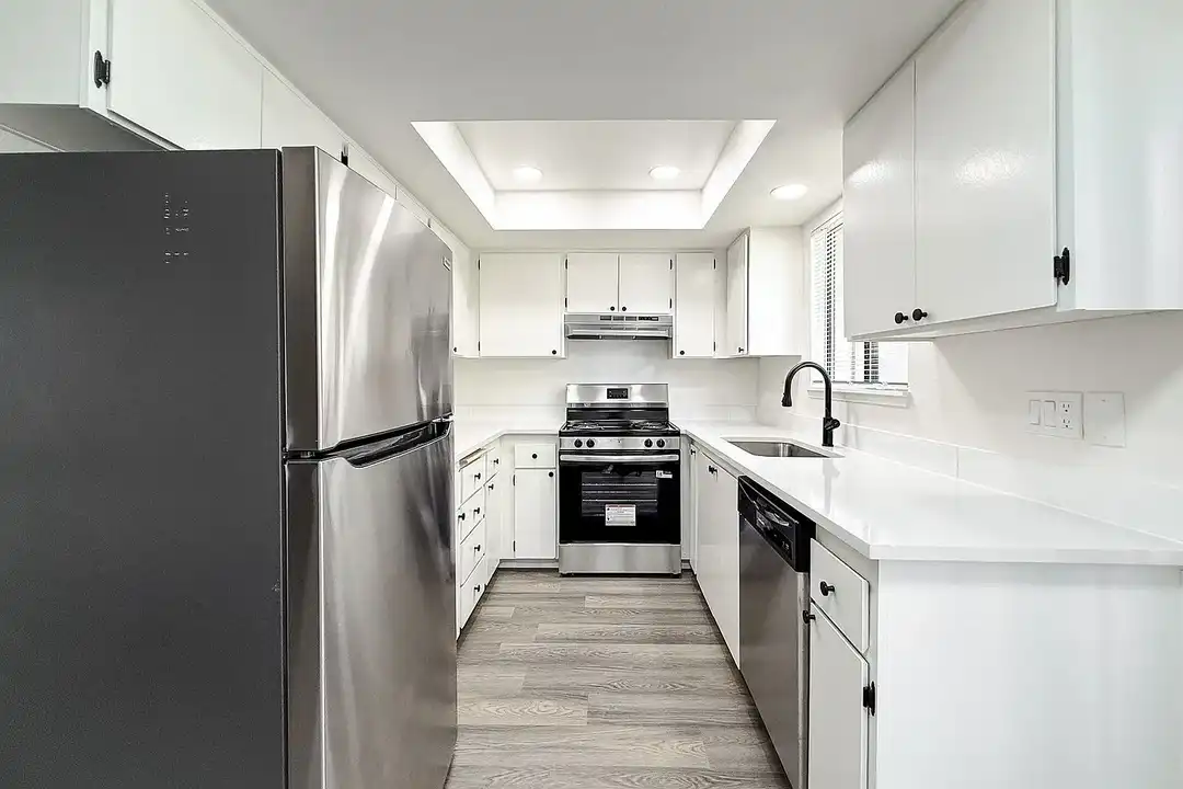 Avalon Court Apartments - View 6