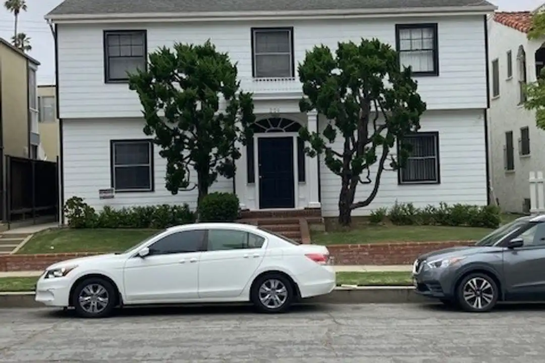 204 Belmont Ave unit 204 – photo 1