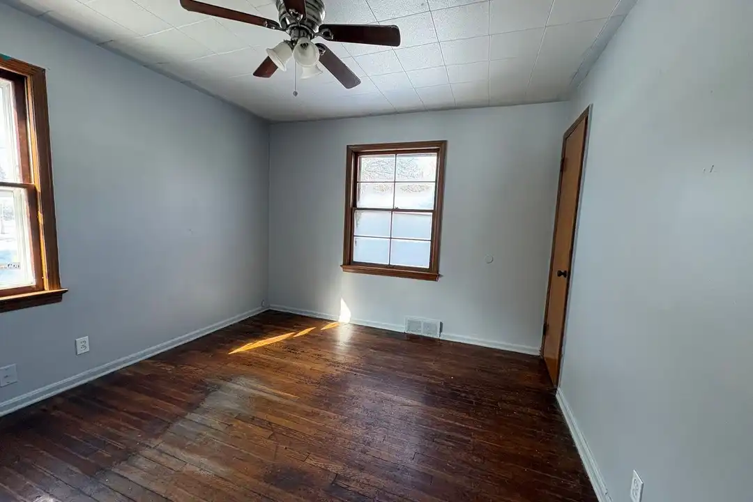 16914 Maple Heights Blvd – photo 1