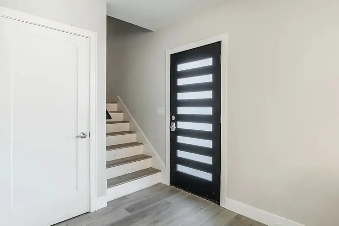 1458 W 37th Pl unit 1458 - Rm 305 - More