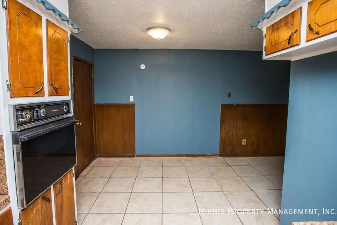 5442 6th St - More