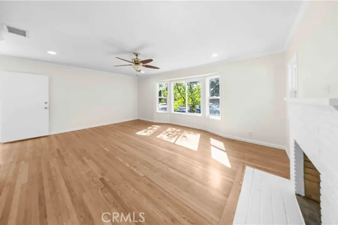 2074 Summit Ave - View 3