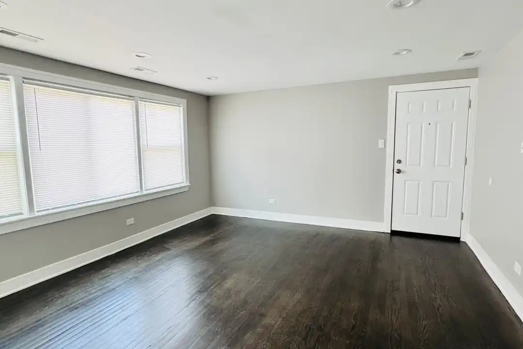 843 W 123rd St unit V4 – photo 1 of 6