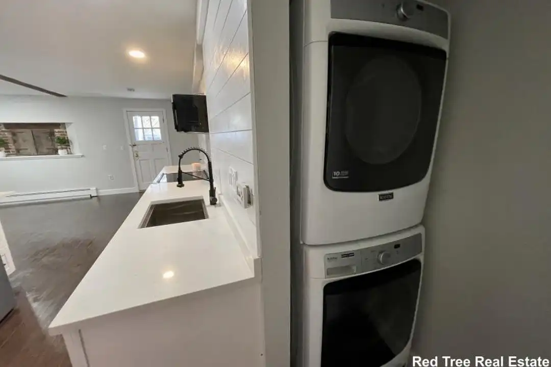 995 Centre St - View 5