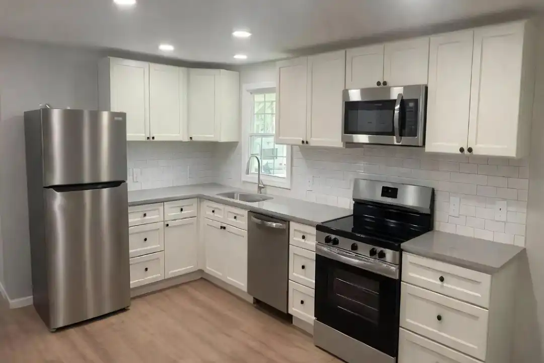 8908 White Oak Rd - View 2