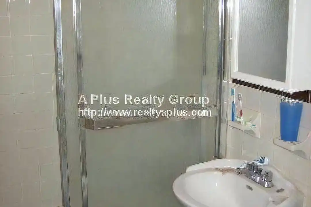 8 Buckley Ave – pohled 3