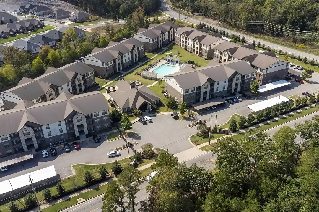 McKenzie Park Apartments – photo 1