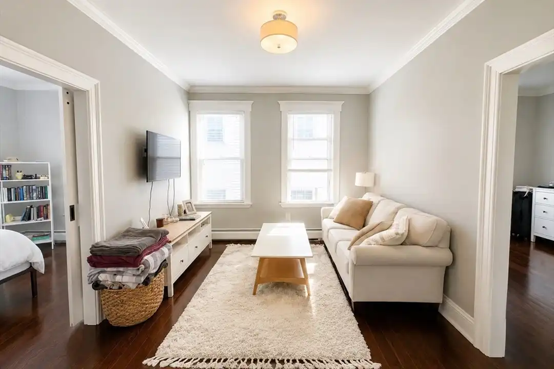 6 Bartlett St unit 2 - View 2