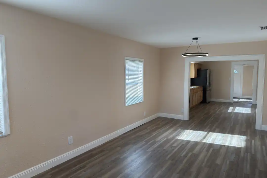 2514 W St John St – pohled 6