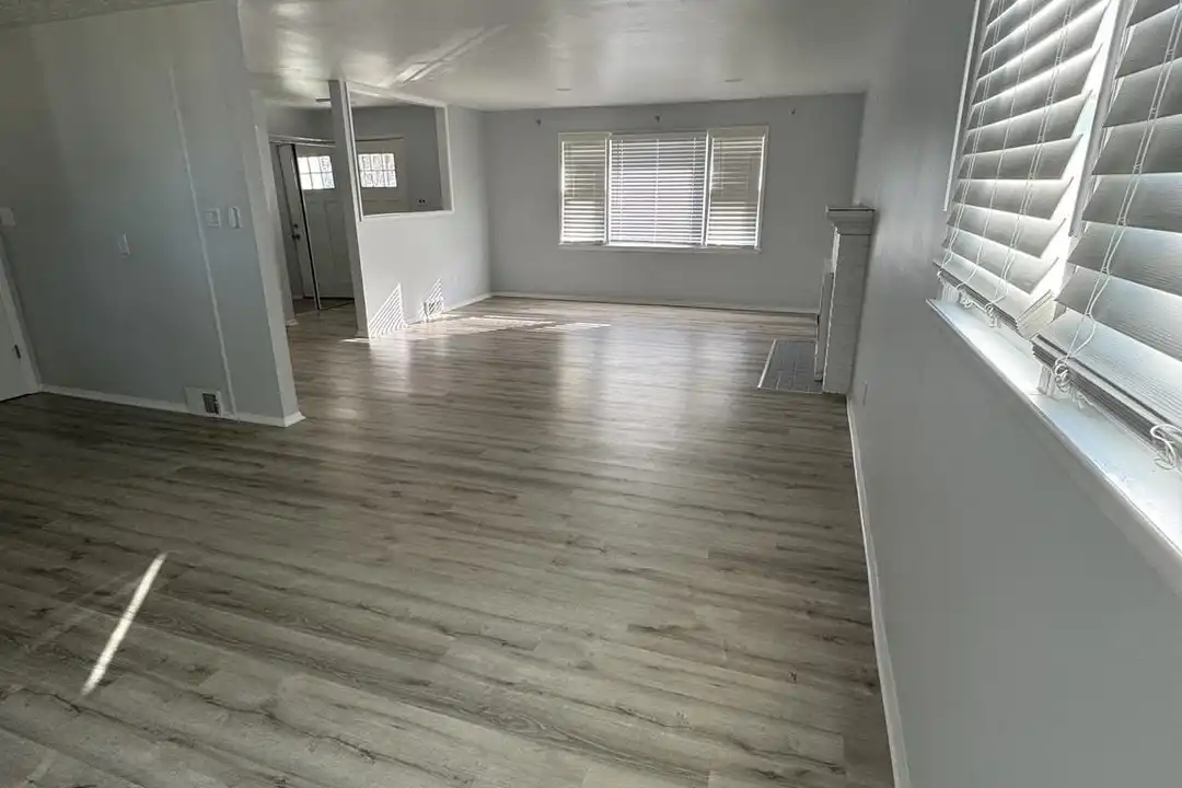 7410 Dickenson St - View 4