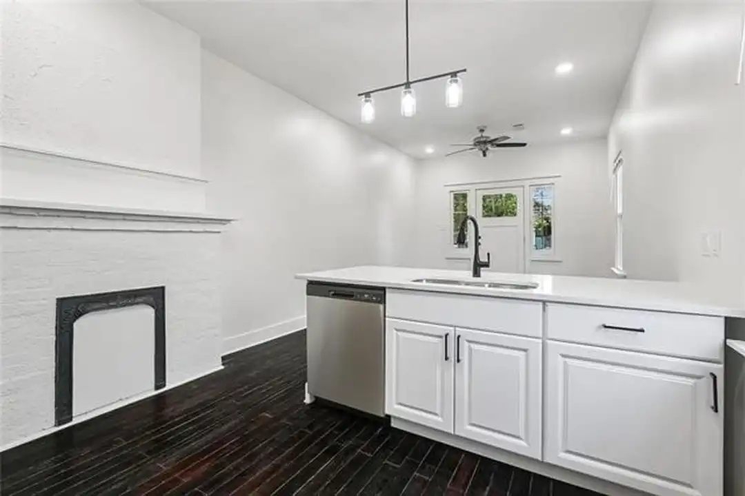 4023 Franklin Ave - View 5