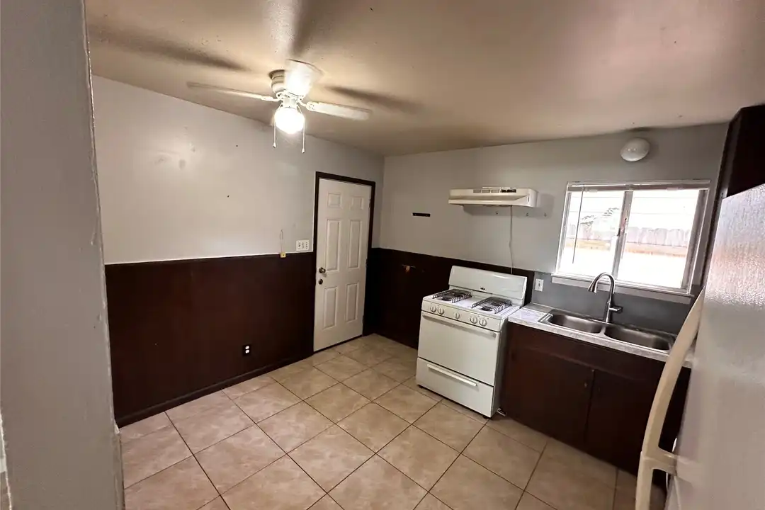5605 1/2 Jim Hogg Ave unit A - View 4