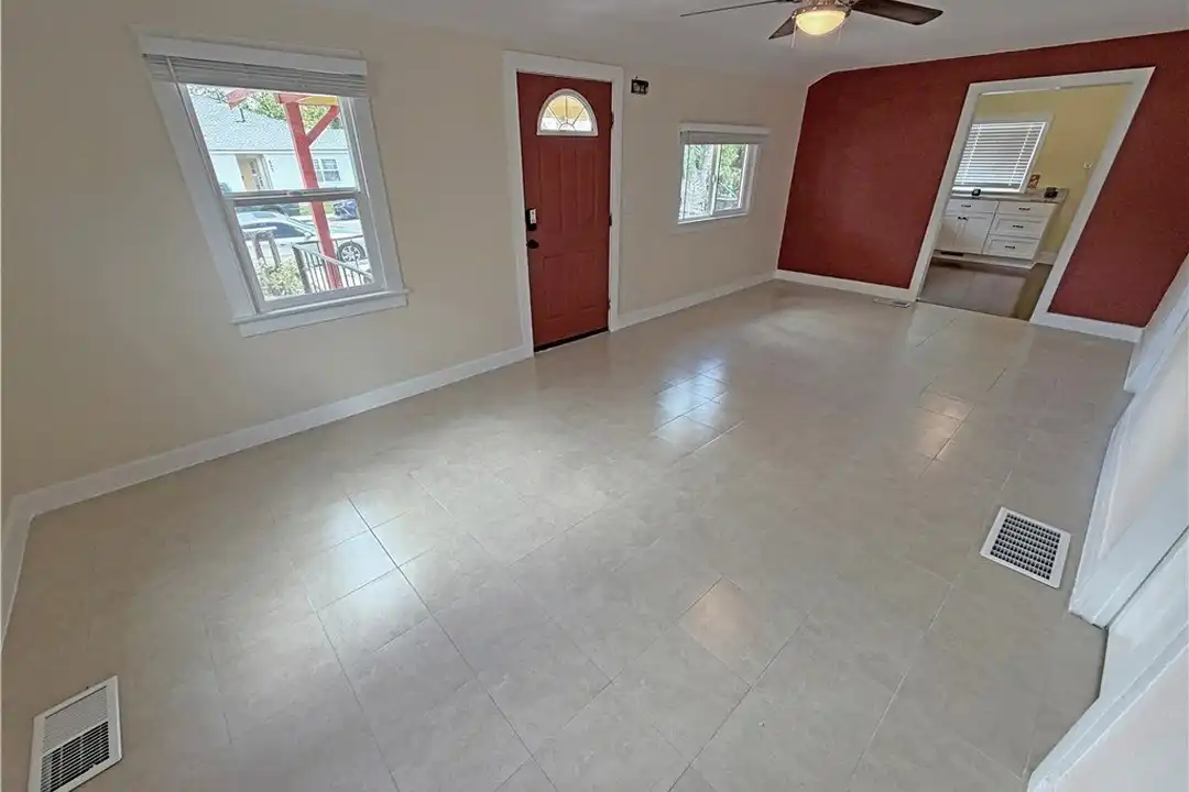 House in Corona - View 4