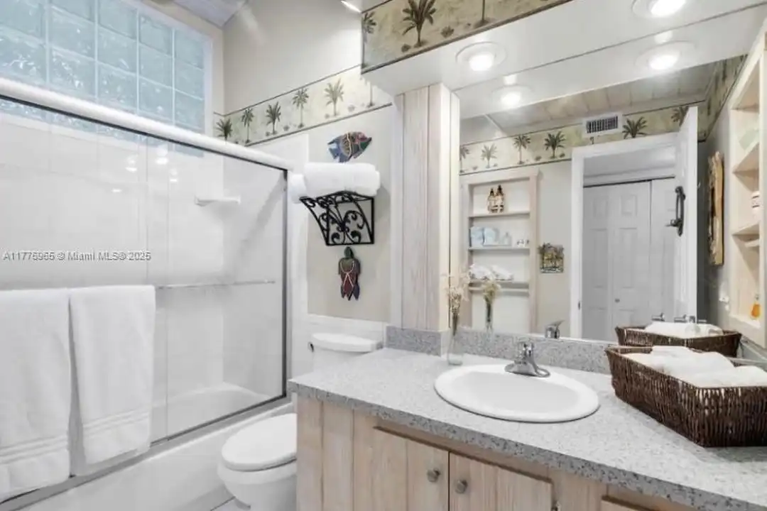 Apartment in Islamorada - More