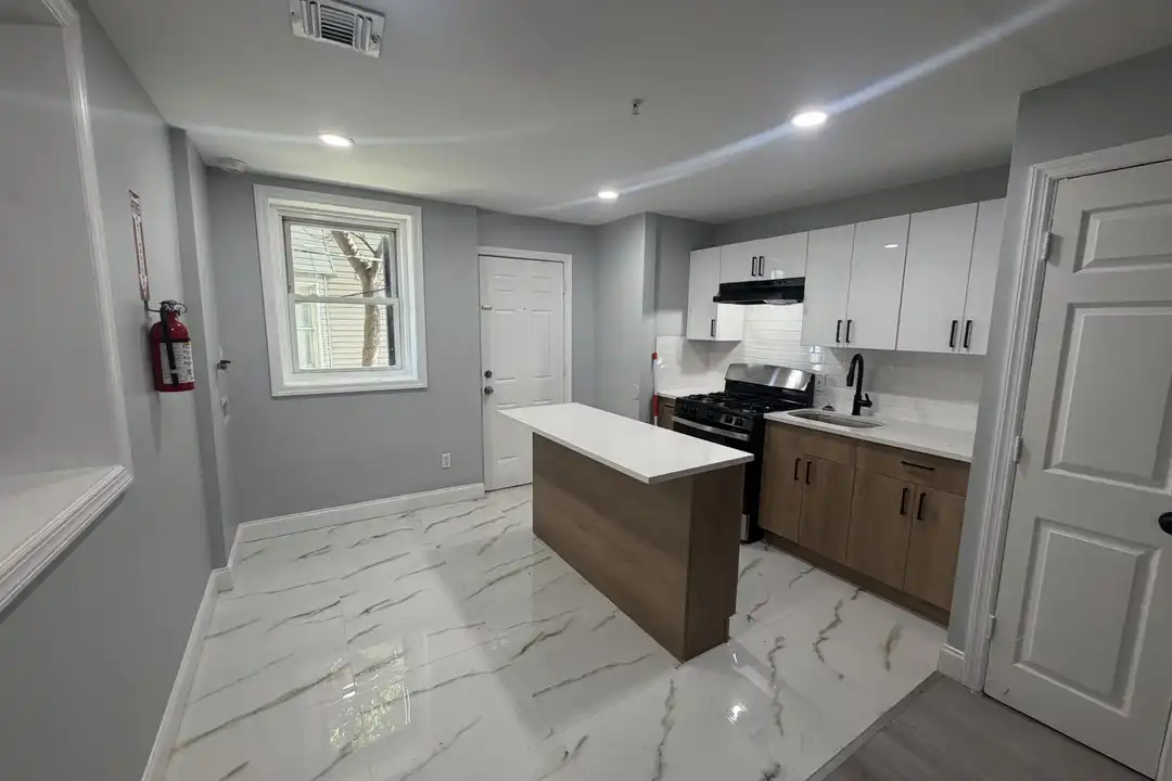 96 Eaton Pl unit 1L – photo 1