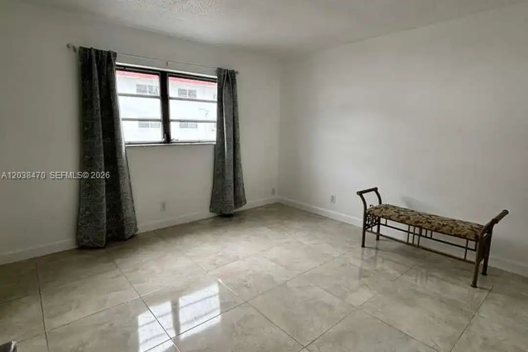 541 Blue Heron Dr unit 215 - View 3