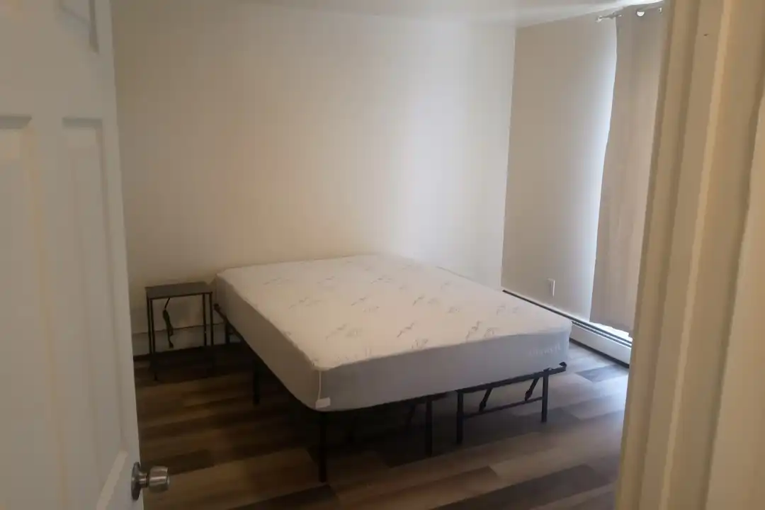 380 S Wagon Wheel Dr unit B - More