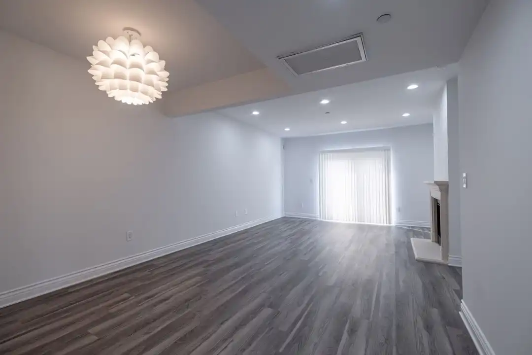 147 S Doheny Dr unit 303 - View 6