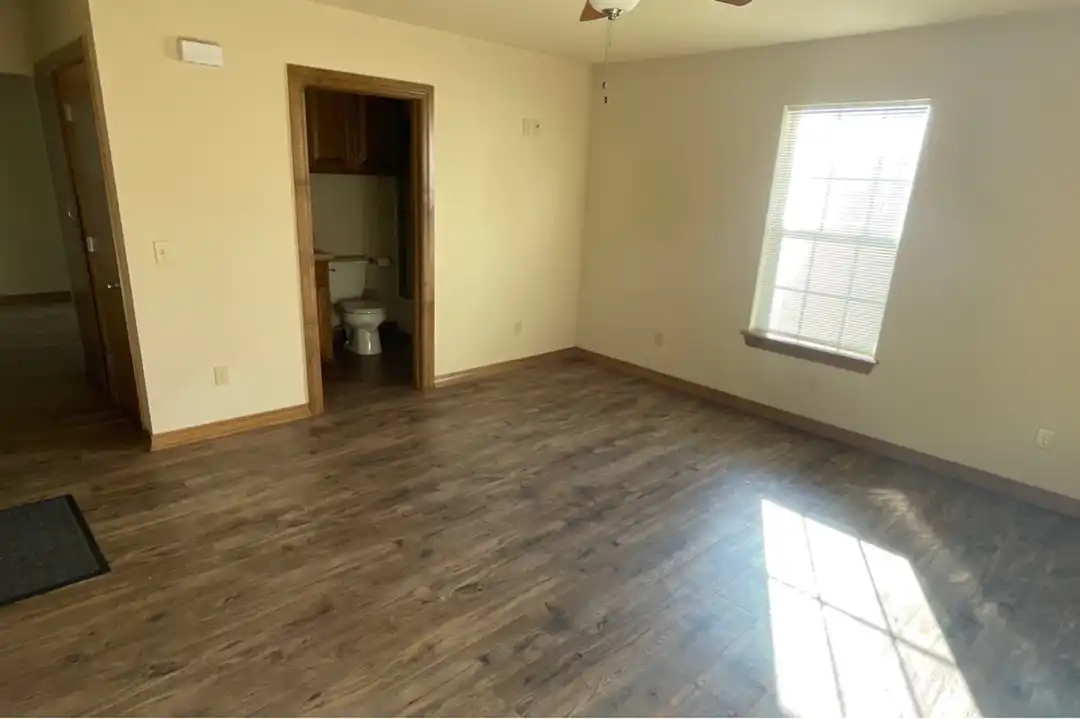 312 W Main St – photo 1 of 6