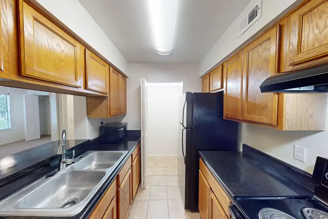 1801 Princeton Lakes Dr, Brandon – photo 1 of 7