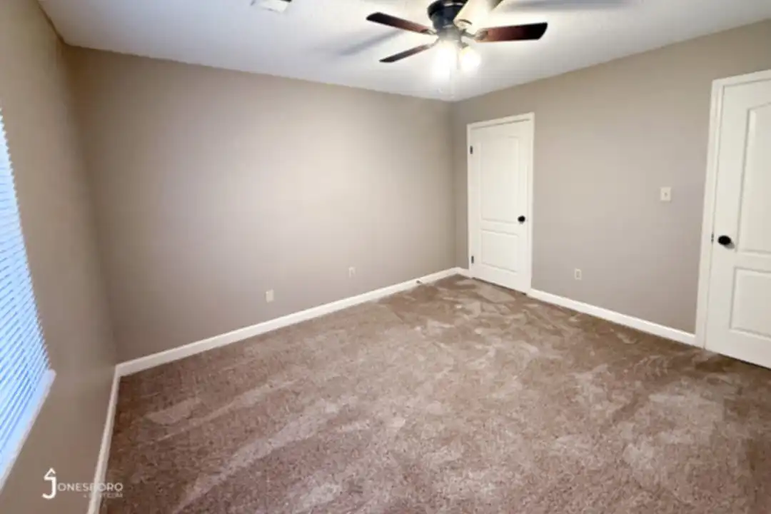 910 Markle St - View 6