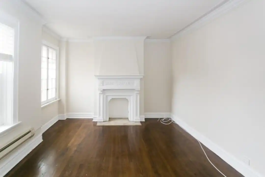 916 W 18th St - More