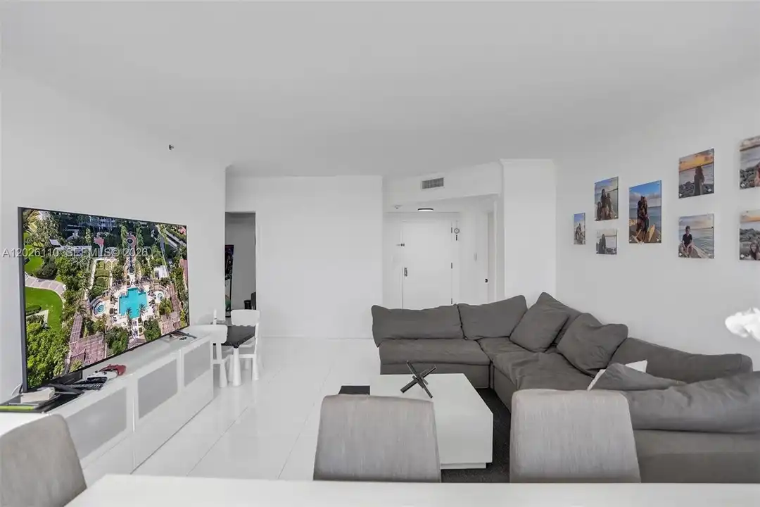 2000 Island Blvd #1108 - View 3