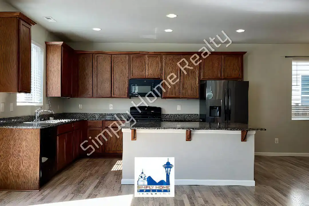 5021 Andrew St SE - View 3