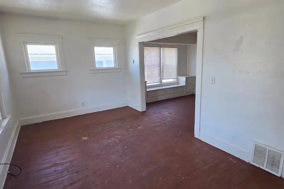 11807 Honeydale Ave unit 2 – pohled 2