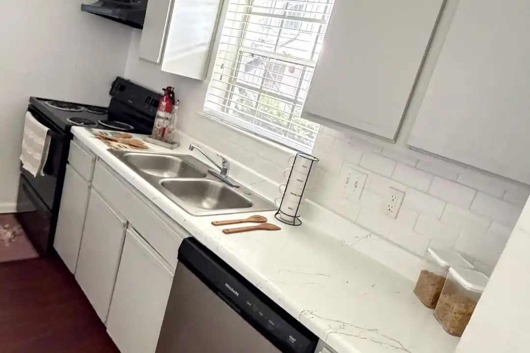303 E 9th St unit 1 – photo 1
