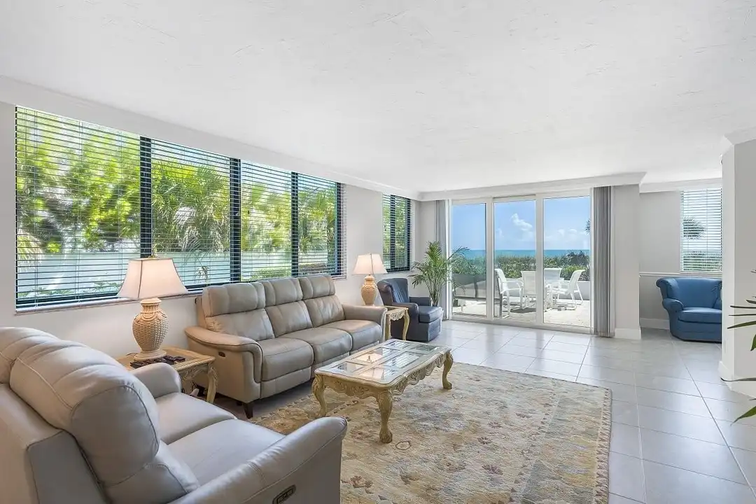 Apartment in Vero Beach - More