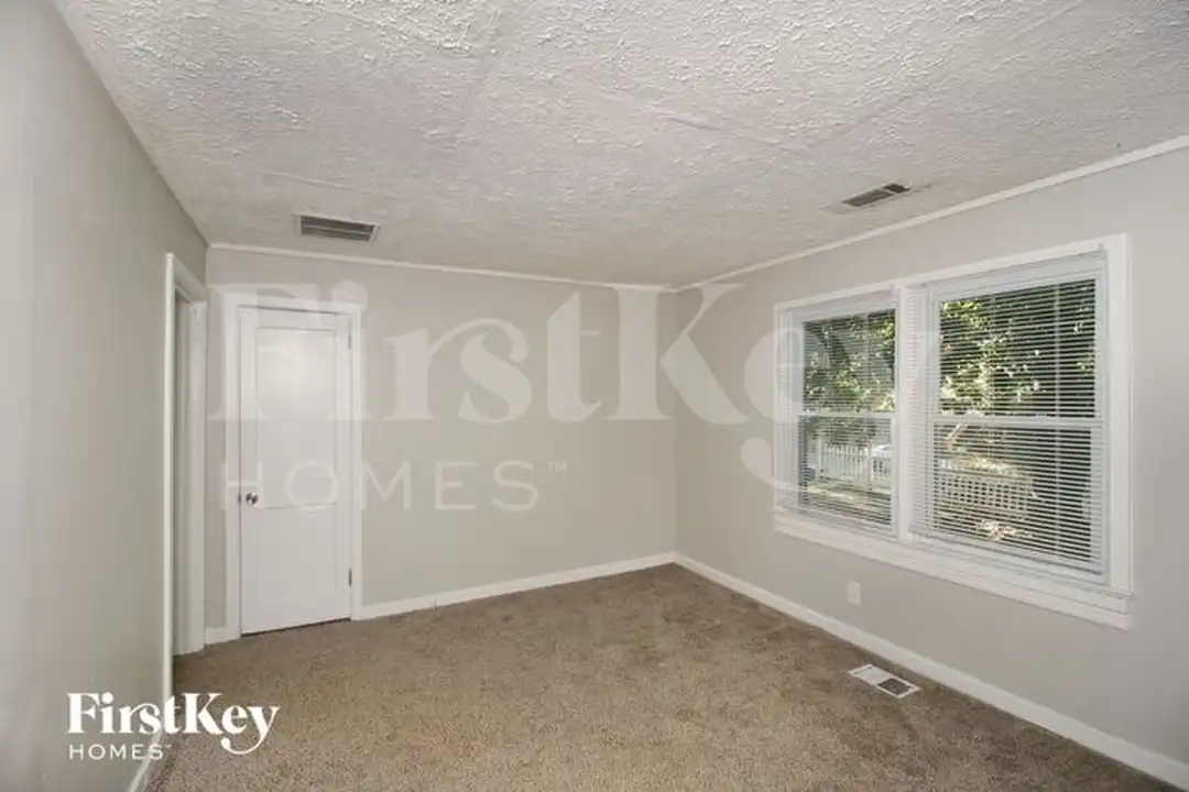 1800 Oakmont Dr NW - View 6
