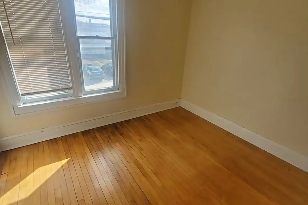 915 Minnesota Ave unit 7 – photo 1 of 7