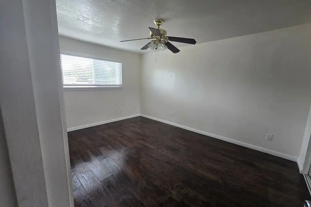 Echo Manor Apartments - View 5